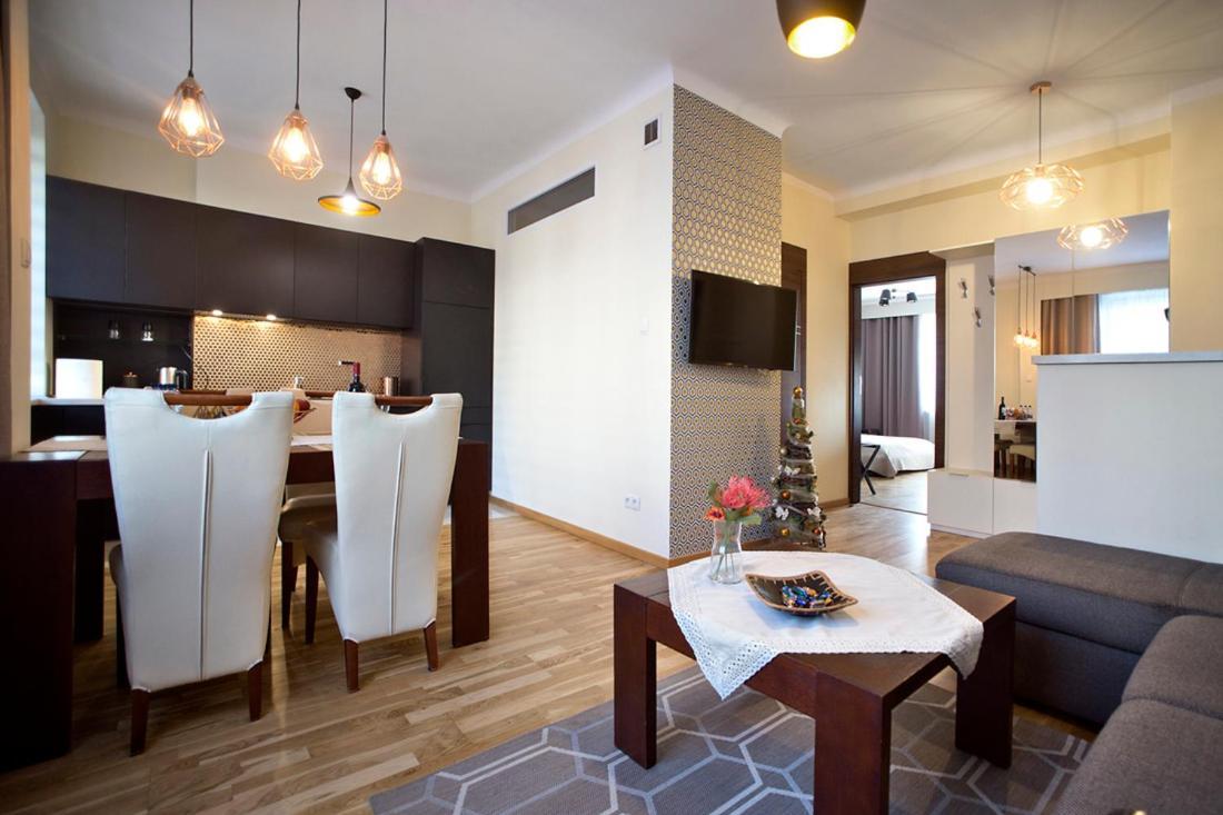 Niepodleglosci Serviced Apartments วอร์ซอ ภายนอก รูปภาพ